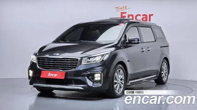 Kia Carnival 7-Seater Limousine VIP 2019