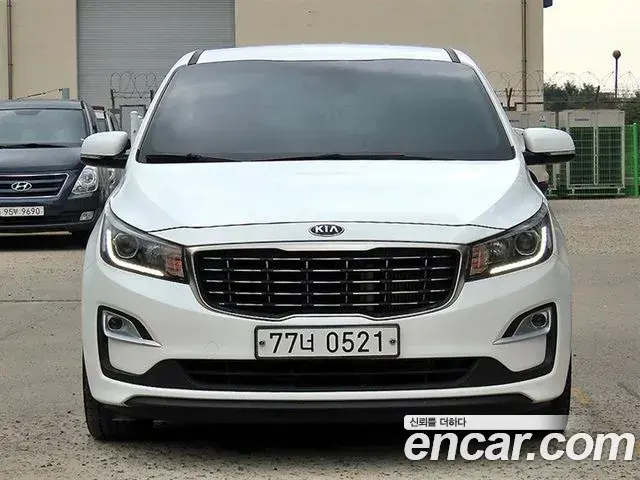 Kia Carnival 11-Seater Deluxe 2019