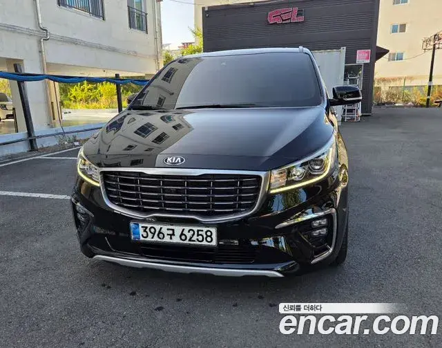 Kia Carnival Gasoline 7-Seater Limousine President 2020