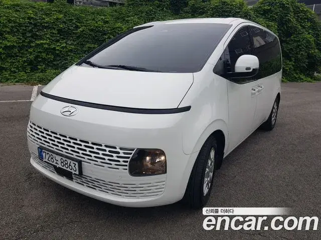Hyundai Staria Tourer 11-Seater Modern 2025