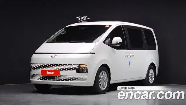 Hyundai Staria Tourer 11-Seater Modern 2022
