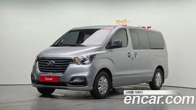 Hyundai Starex Van 5-Seater Modern 2019