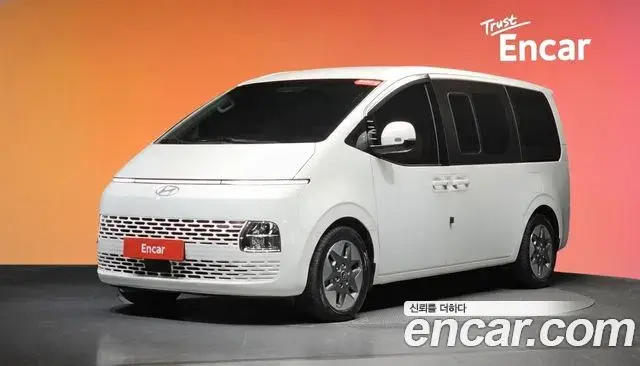 Hyundai Staria 4WD Tourer 9-Seater Modern 2024