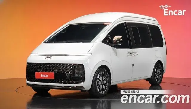 Hyundai Staria 4WD Lounge 9-Seater Limousine 2024