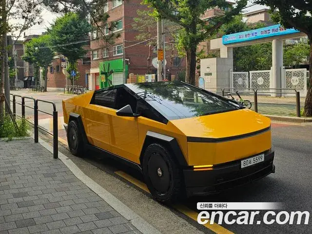 Tesla Cybertruck AWD 2025
