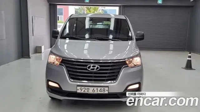 Hyundai Starex Van 5-Seater Smart 2020