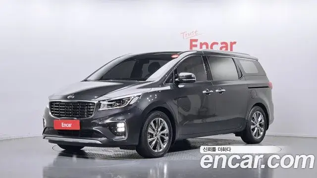 Kia Carnival 7-Seater Limousine VIP 2019