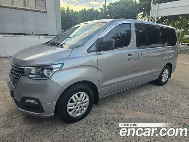 Hyundai Starex Van 5-Seater Modern 2019