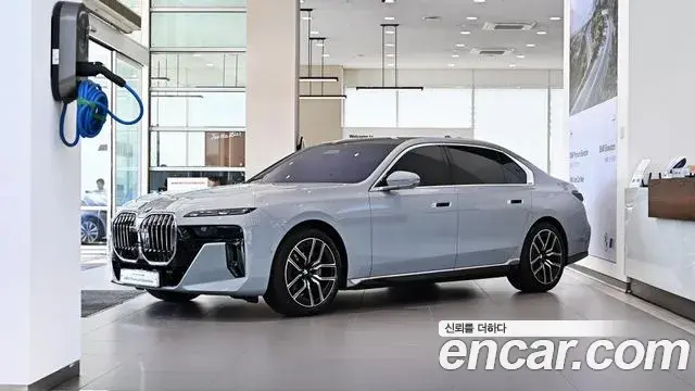 BMW 7-Series 740i xDrive M Sport 2025