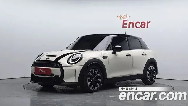 Mini Cooper 5Door Classic Launch Pack Third Generation 2021
