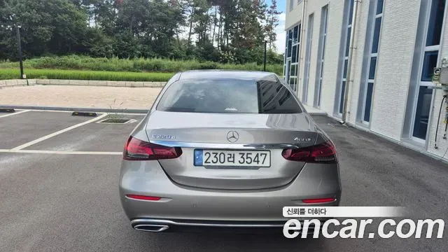 Mercedes-Benz E-Class E220d 4MATIC Exclusive 2023 — фото 4