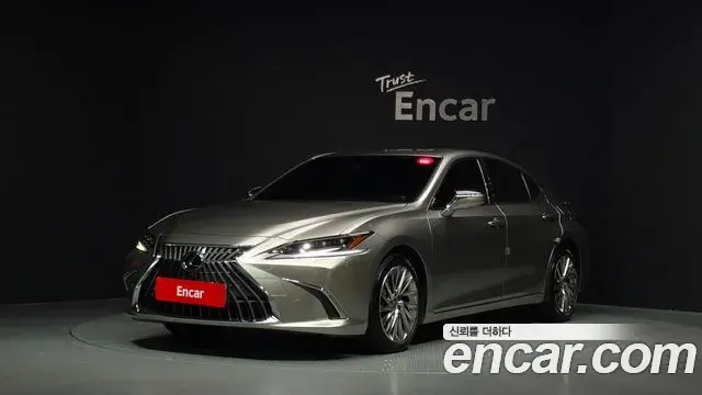 Lexus ES Executive 2023