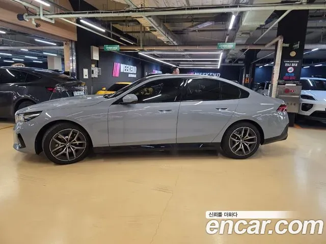 BMW 5-Series 523d xDrive M Sport 2026 — фото 2