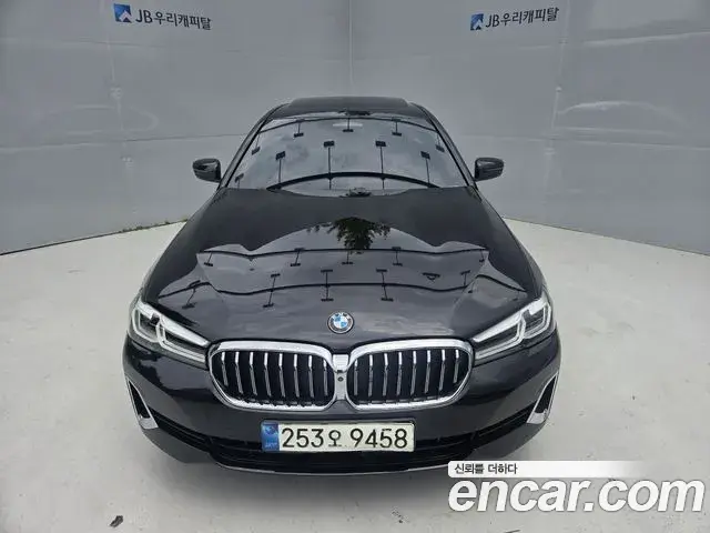 BMW 5-Series 530i Luxury 2021