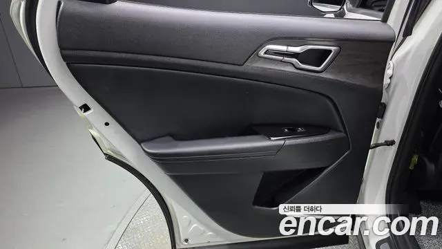 Kia Sportage Diesel 2.0 2WD Signature 2022 — фото 25