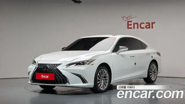 Lexus ES Luxury Plus 2024