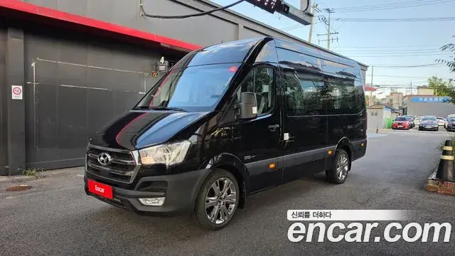 Hyundai Solati 16-seater Deluxe 2024