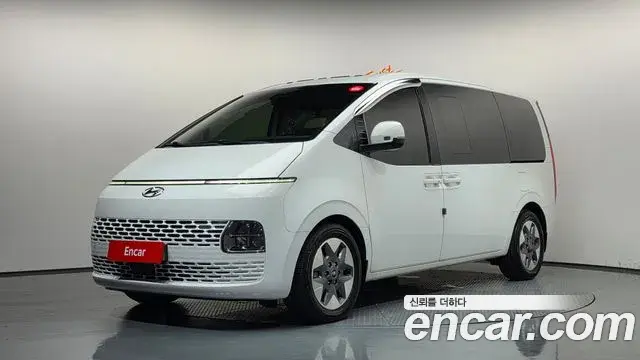 Hyundai Staria 4WD Tourer 9-Seater Modern 2022