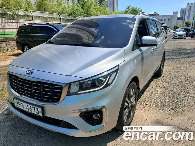 Kia Carnival 9-Seater Luxury 2019