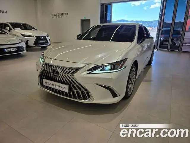 Lexus ES Luxury Plus 2025