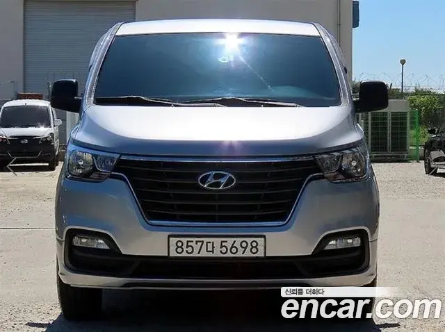 Hyundai Starex Van 3-Seater Smart 2019