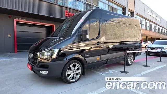 Hyundai Solati 15-seater Luxury 2023