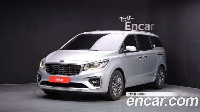 Kia Carnival 9-Seater Luxury 2019
