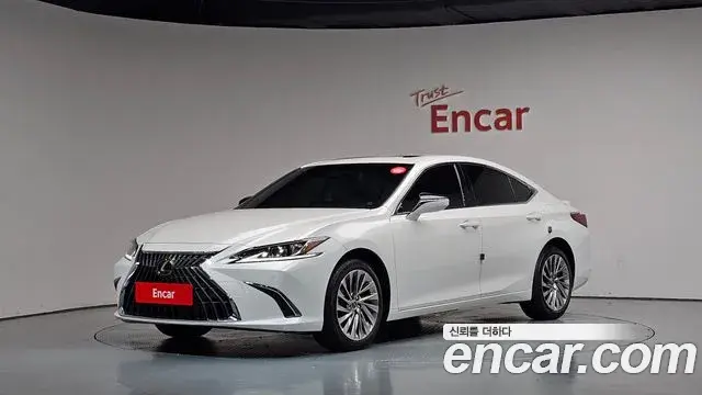 Lexus ES Luxury Plus 2024