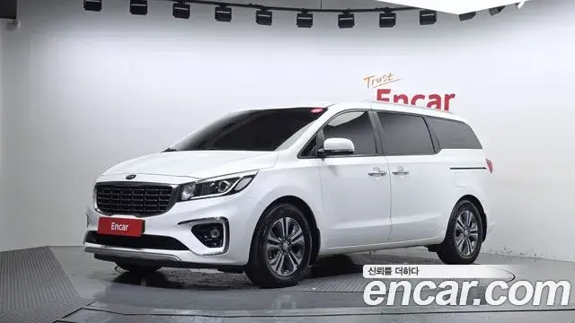 Kia Carnival 9-Seater Luxury 2019