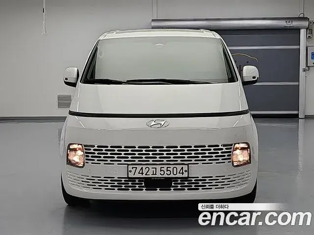 Hyundai Staria Tourer 11-Seater Modern 2021