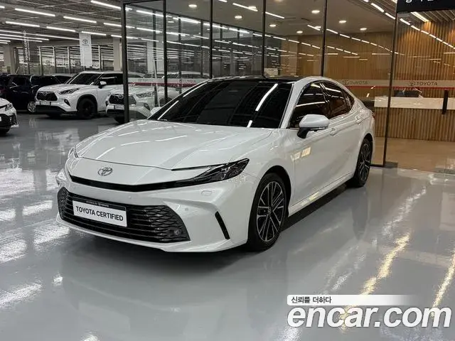 Toyota Camry 2.5 XLE Premium Hybrid 2026