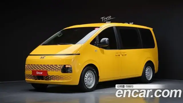 Hyundai Staria Tourer 11-Seater Smart 2022