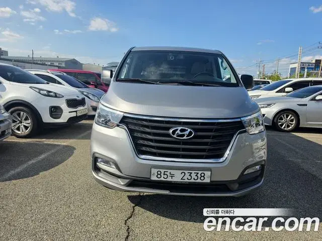 Hyundai Starex Van 5-Seater Modern 2020