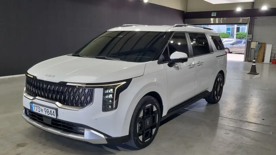 Kia Carnival Diesel 9-Seater Prestige 2024