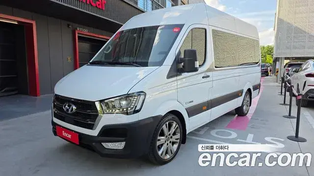 Hyundai Solati 15-seater Luxury 2024