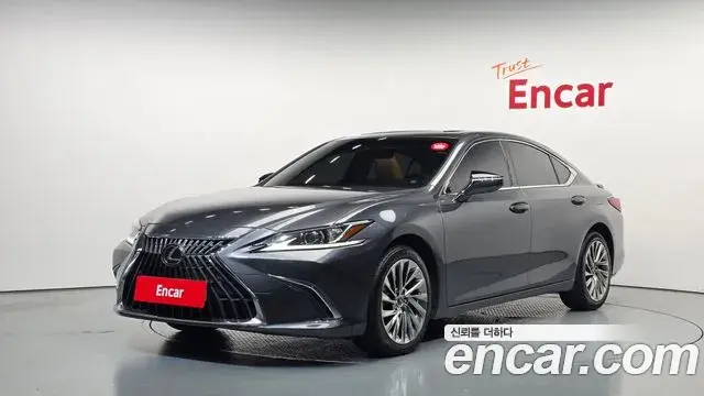 Lexus ES Luxury Plus 2023