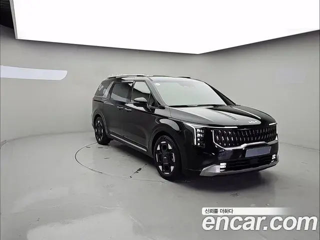 Kia Carnival Gasoline 7-Seater Signature 2025