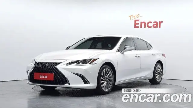 Lexus ES Luxury Plus 2022