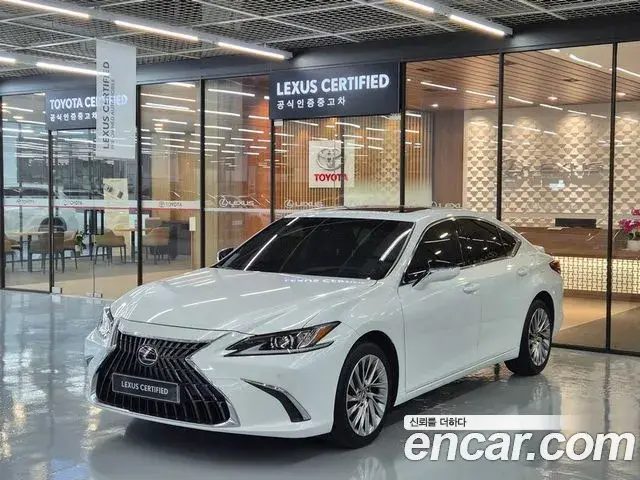 Lexus ES Luxury Plus 2023