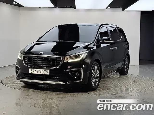 Kia Carnival 9-Seater Luxury 2020