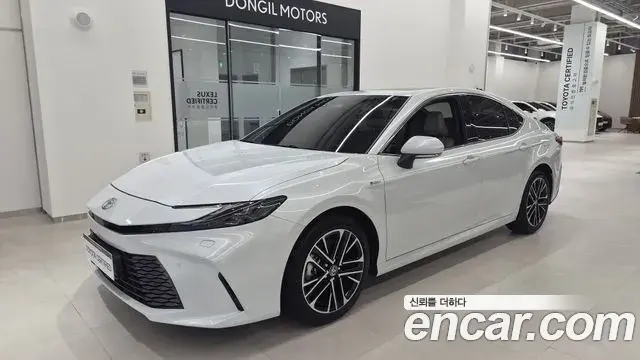 Toyota Camry 2.5 XLE Hybrid 2025