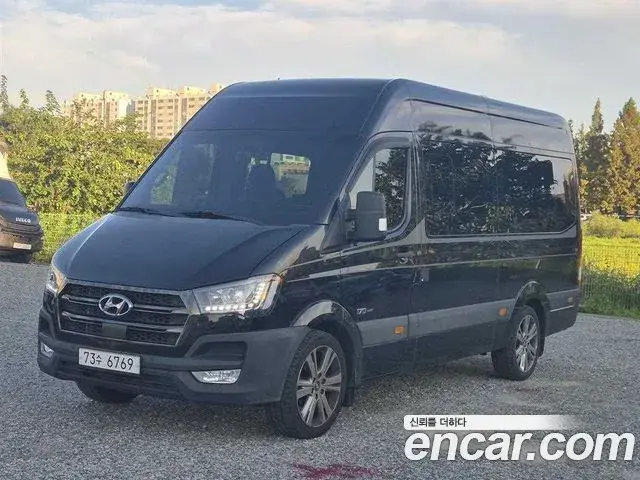 Hyundai Solati 16-seater Luxury 2021