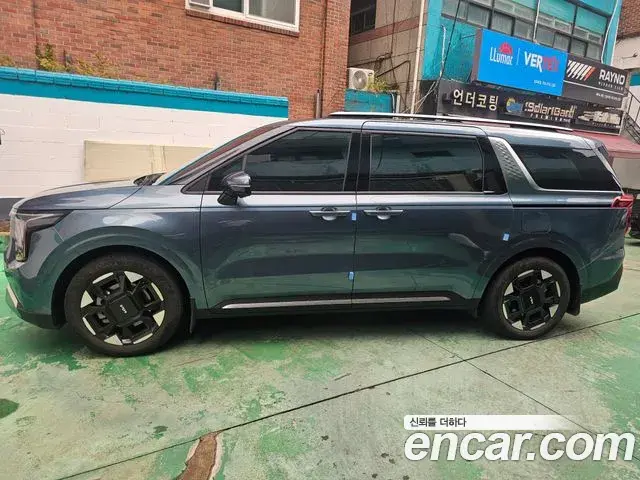 Kia Carnival HEV 9seater Signature 2024