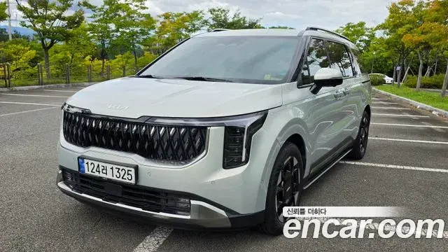 Kia Carnival HEV 9seater Signature 2024