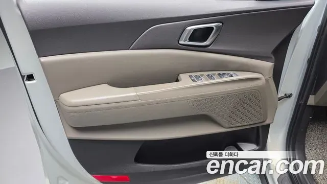Kia Carnival HEV 9seater Nobless 2024 — фото 25