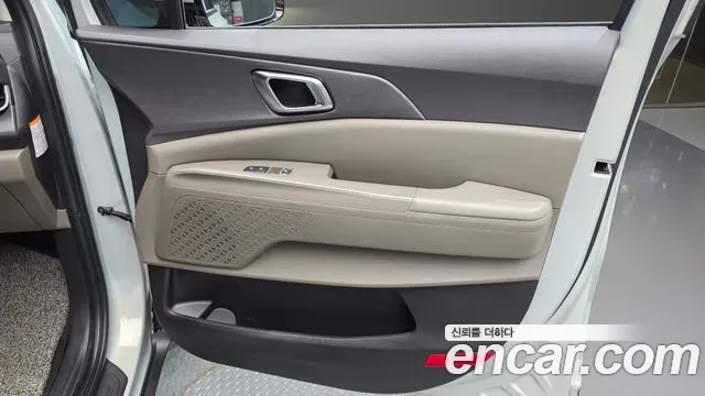 Kia Carnival HEV 9seater Nobless 2024 — фото 24
