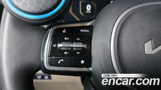 Kia Carnival HEV 9seater Nobless 2024 — фото 31
