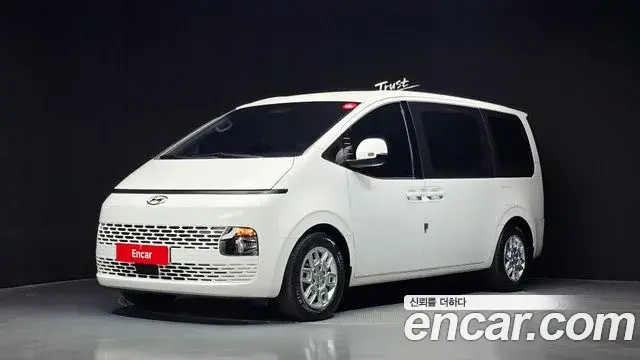 Hyundai Staria Tourer 11-Seater Modern 2022