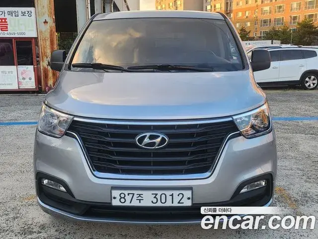 Hyundai Starex Van 5-Seater Modern 2019