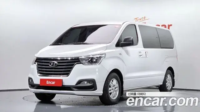Hyundai Starex Van 5-Seater Smart 2021